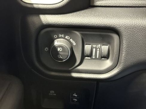 Used 2019 RAM 1500 Big Horn AWD/4WD image 18
