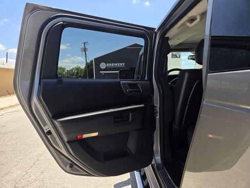 Used 2009 HUMMER H2 Luxury AWD/4WD image 6