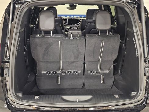 New 2026 Chrysler Pacifica Select AWD/4WD image 31