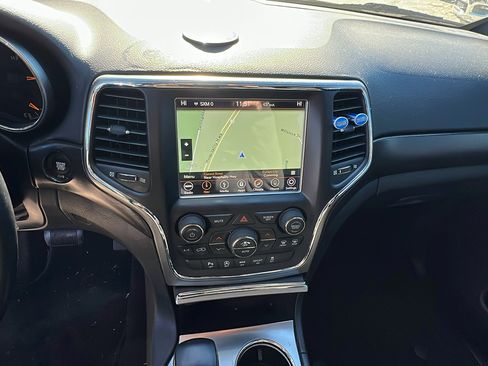 Used 2018 Jeep Grand Cherokee Altitude image 34