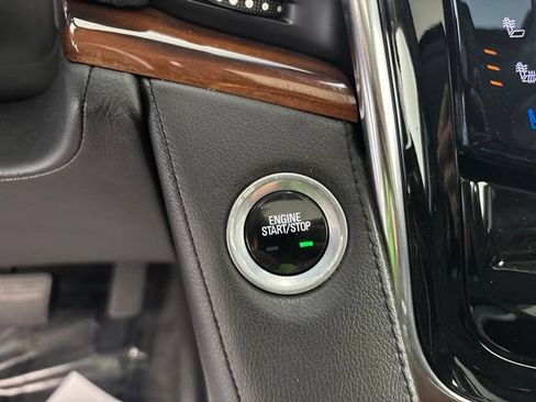 Used 2017 Cadillac Escalade ESV Luxury AWD/4WD image 8