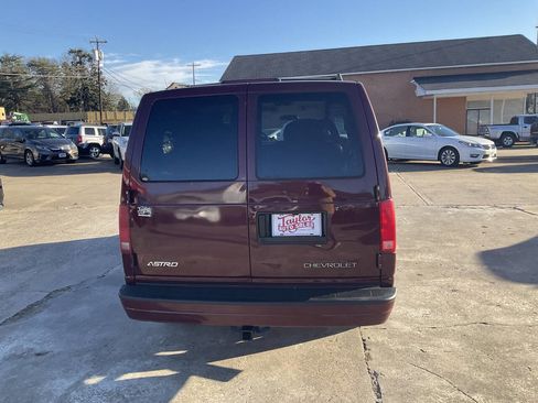 Used 2005 Chevrolet Astro Passenger image 4