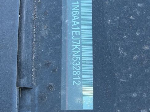 Used 2019 Nissan Titan SV image 7