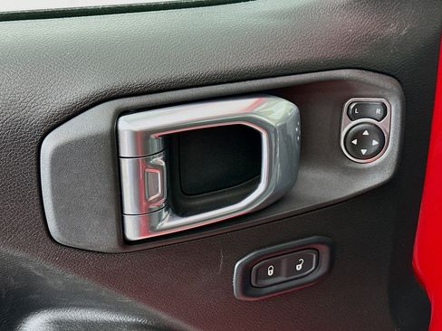 Used 2025 Jeep Wrangler Sport S image 15