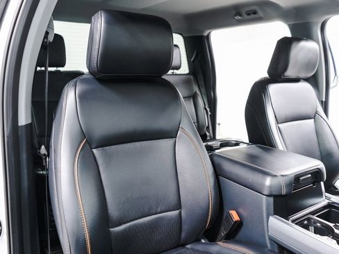 Used 2025 Ford F250 Lariat w/ Black Appearance Package image 38