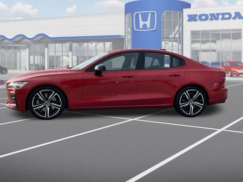 Used 2020 Volvo S60 T6 R-Design image 5