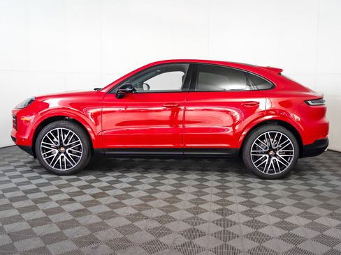 Certified 2025 Porsche Cayenne Coupe image 2