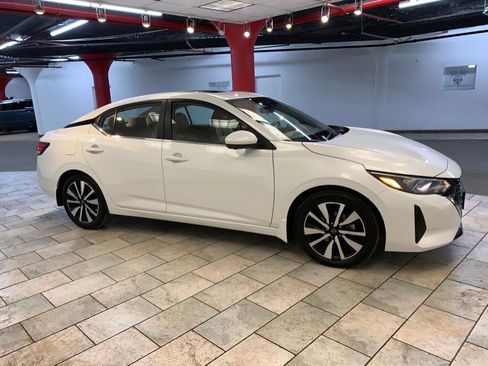 Used 2024 Nissan Sentra SV w/ SV Premium Package image 8