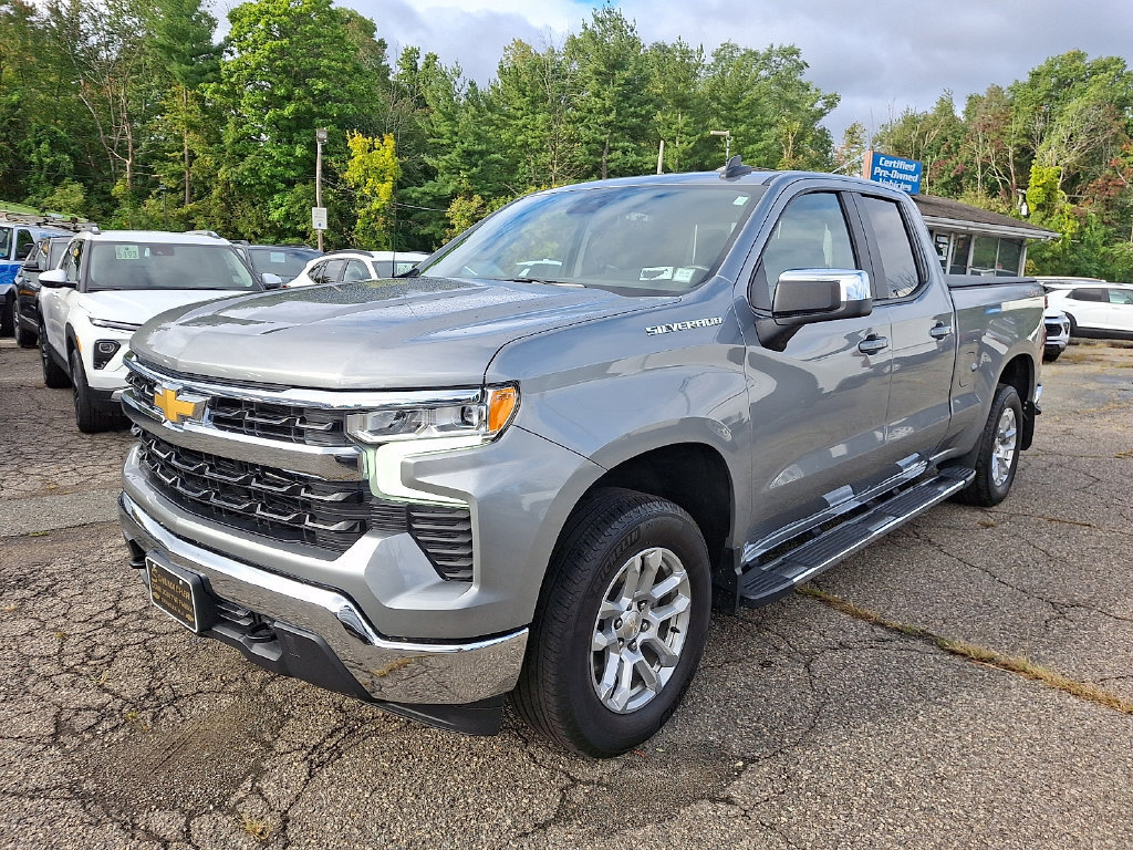 Used 2023 Chevrolet Silverado 1500 LT AWD/4WD image 3