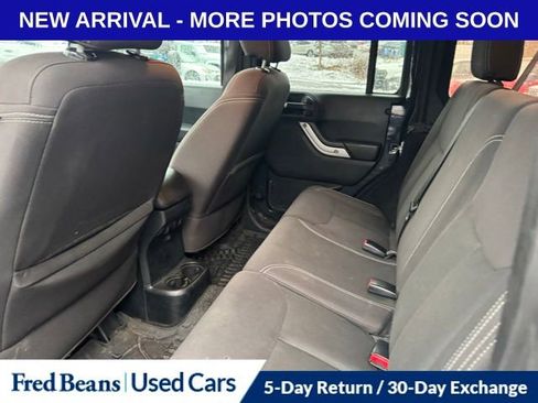 Used 2017 Jeep Wrangler Unlimited Rubicon w/ Cold Weather Group image 9