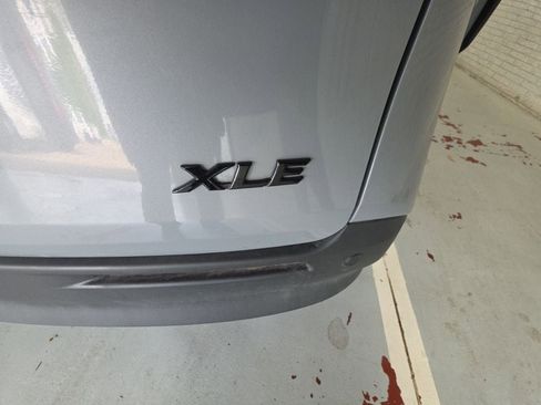 Used 2025 Toyota Sienna XLE Woodland Edition image 8