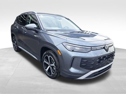 New 2025 Volkswagen Tiguan SE FWD image 3