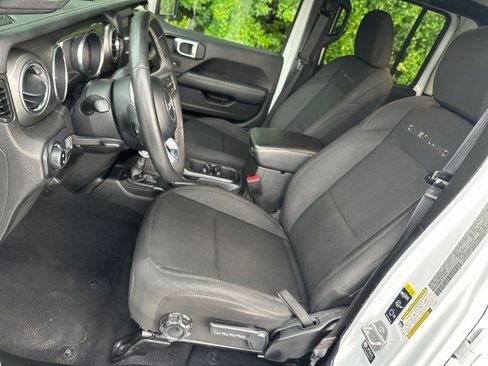 Used 2023 Jeep Gladiator Overland image 13