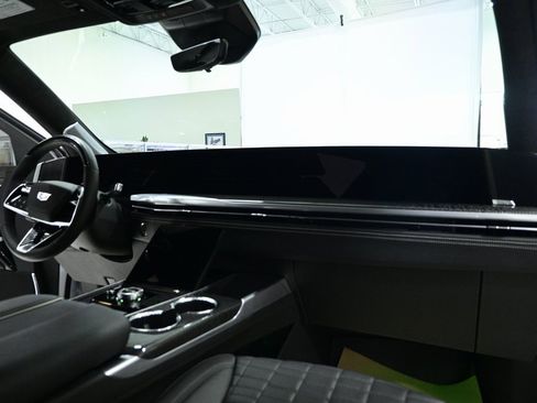Used 2025 Cadillac Escalade ESV V image 14