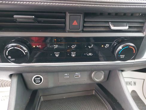 Used 2023 Nissan Rogue S image 21