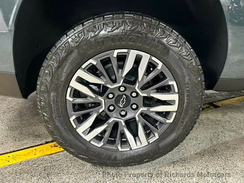 Used 2026 Chevrolet Suburban Z71 w/ Comfort Package image 12