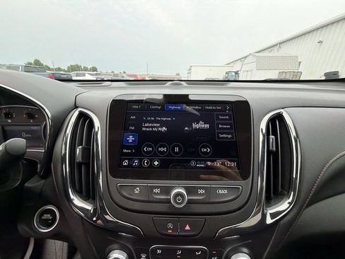Certified 2024 Chevrolet Equinox RS FWD image 13