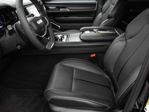 Used 2023 Jeep Wagoneer Series III w/ Convenience Group I image 19