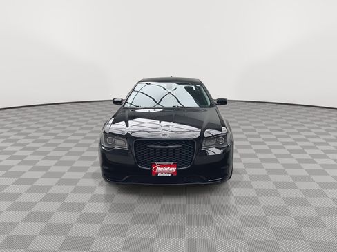 Used 2022 Chrysler 300 Touring w/ Sport Appearance Package image 29