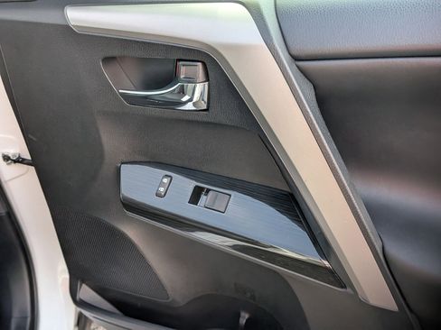 Used 2016 Toyota RAV4 Limited image 36