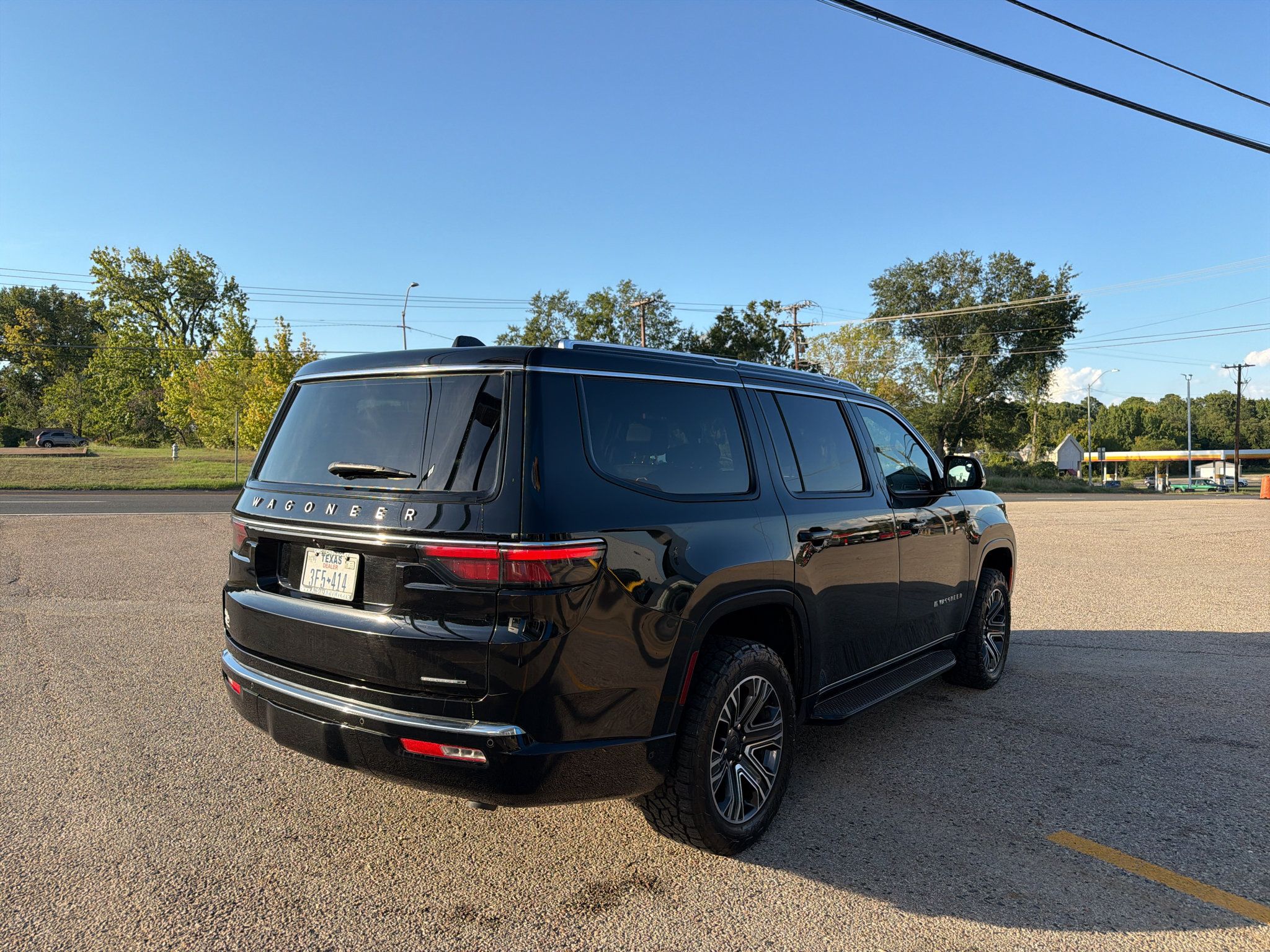 Used 2024 Jeep Wagoneer Series II w/ Convenience Group I AWD/4WD image 12