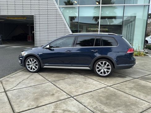 Used 2019 Volkswagen Golf Alltrack SE image 9