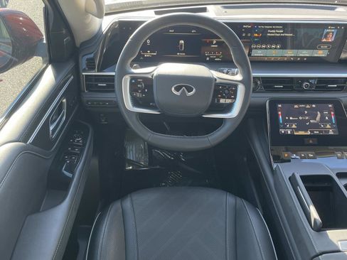 Certified 2025 INFINITI QX80 Luxe image 13