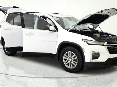Used 2023 Chevrolet Traverse LT FWD image 11