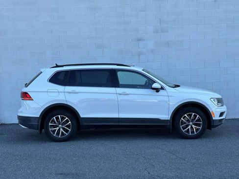 Used 2019 Volkswagen Tiguan SE w/ Panoramic Sunroof Package FWD image 4