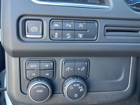 Used 2023 Chevrolet Tahoe Z71 w/ Luxury Package image 25