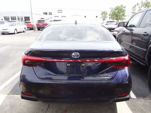 Used 2022 Toyota Avalon Limited w/ Advanced Safety Package FWD image 6
