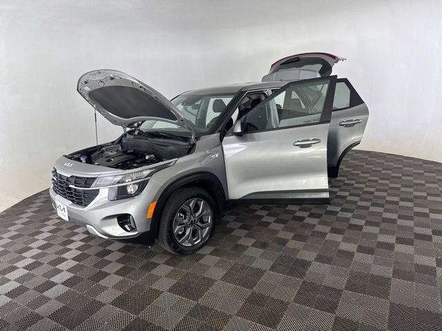 Certified 2026 Kia Seltos LX AWD/4WD image 12