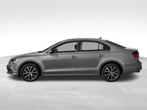 Used 2017 Volkswagen Jetta SE FWD image 3