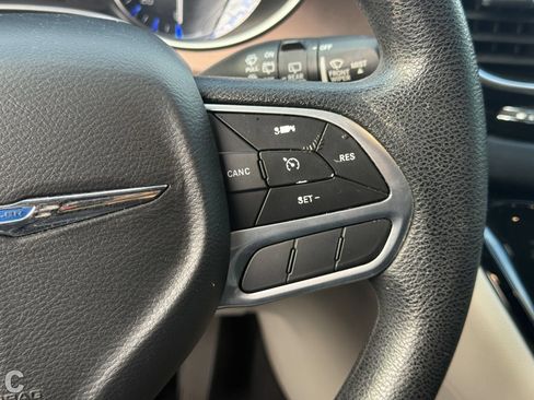 Used 2020 Chrysler Voyager Lxi FWD image 24