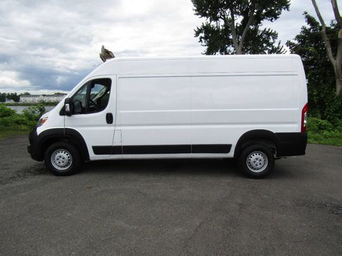 Used 2026 RAM ProMaster 2500 w/ Convenience Group FWD image 3