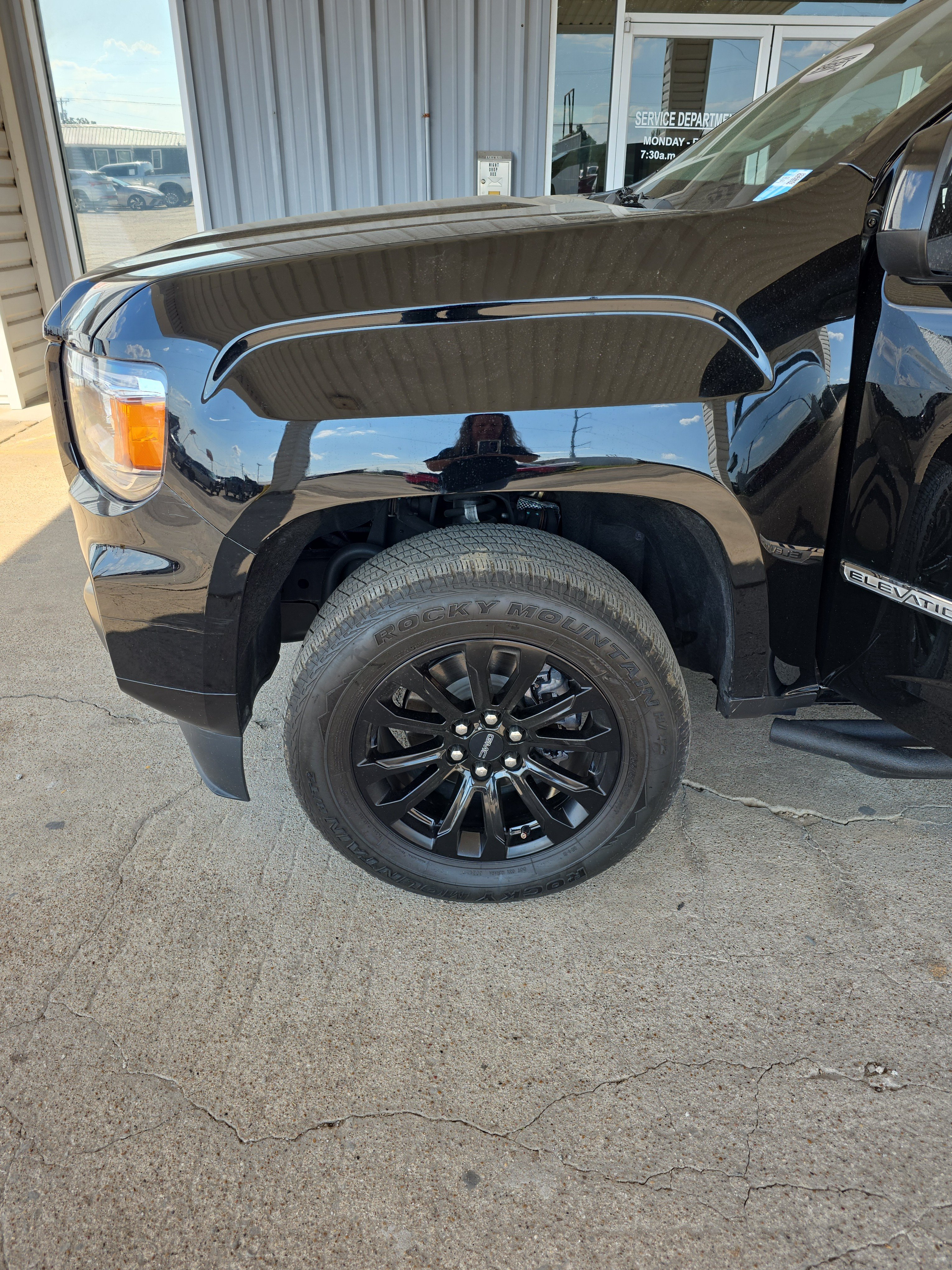Used 2022 GMC Canyon Elevation w/ Elevation Premium Package RWD image 3