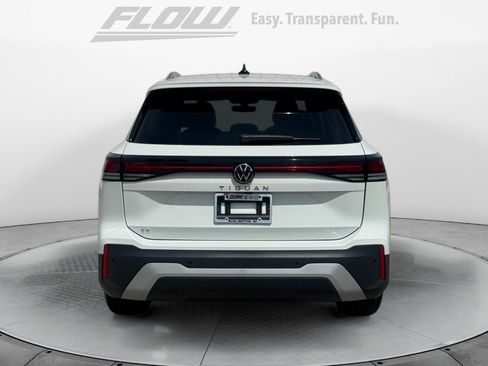 New 2026 Volkswagen Tiguan SE FWD image 6