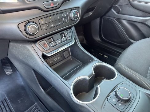 Used 2020 GMC Terrain SLE image 15