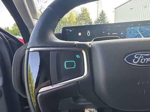 Used 2025 Ford Expedition Platinum AWD/4WD image 18