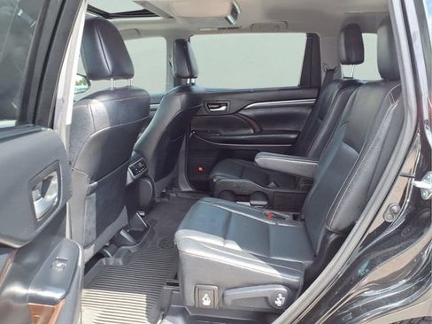 Used 2017 Toyota Highlander Limited AWD/4WD image 18