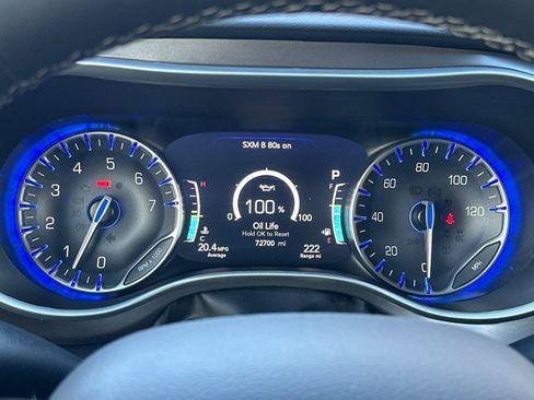 Used 2024 Chrysler Pacifica Touring-L image 28