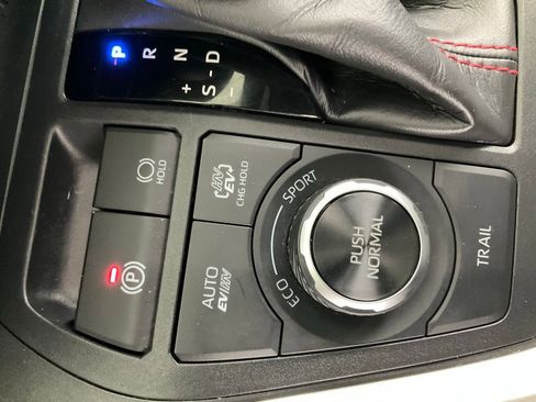 Used 2023 Toyota RAV4 SE image 21