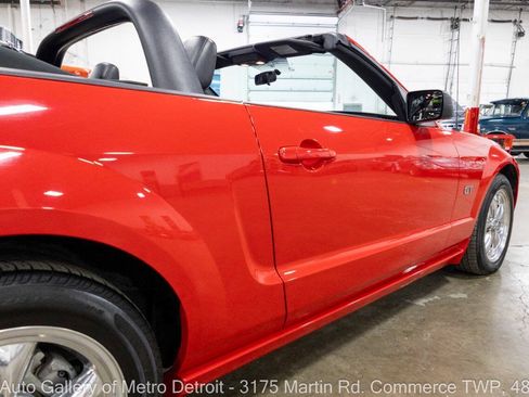 Used 2005 Ford Mustang GT Premium RWD image 24