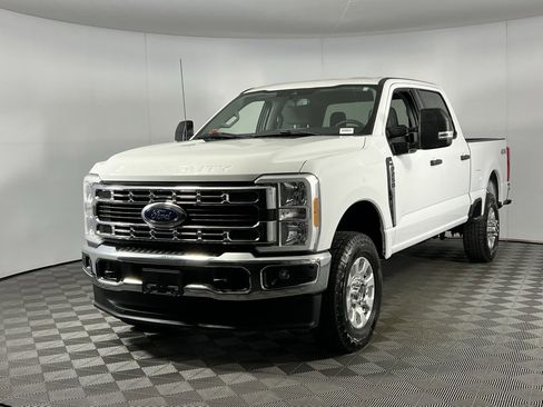 Used 2023 Ford F250 XLT w/ Snow Plow Prep Package image 14