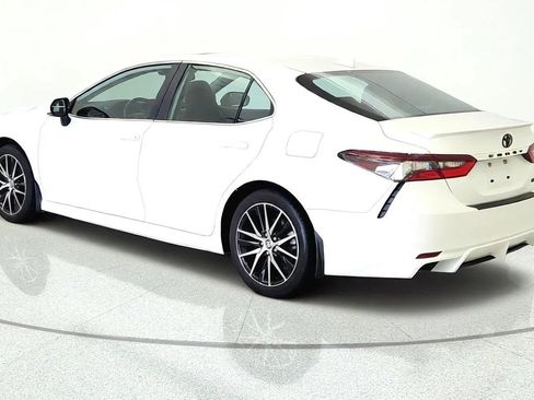 Used 2024 Toyota Camry SE w/ Cold Weather Package FWD image 4