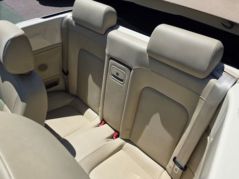 Used 2009 Volkswagen Beetle S image 21