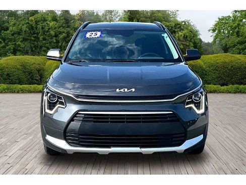 Used 2025 Kia Niro LX FWD image 2