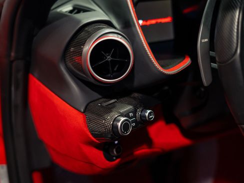 Used 2019 Ferrari 812 Superfast RWD image 19