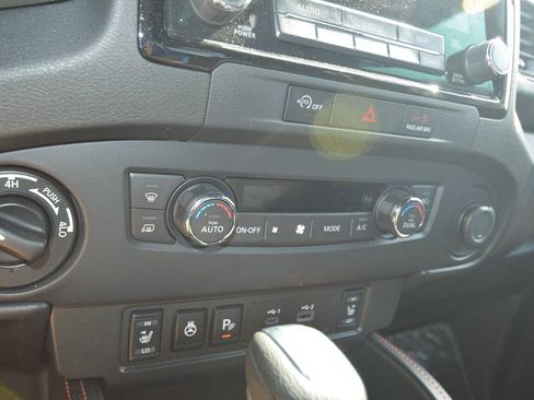 Used 2023 Nissan Frontier PRO-4X w/ Pro Convenience Package AWD/4WD image 7