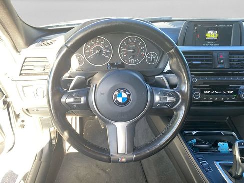 Used 2018 BMW 330i Sedan w/ M Sport Package RWD image 12